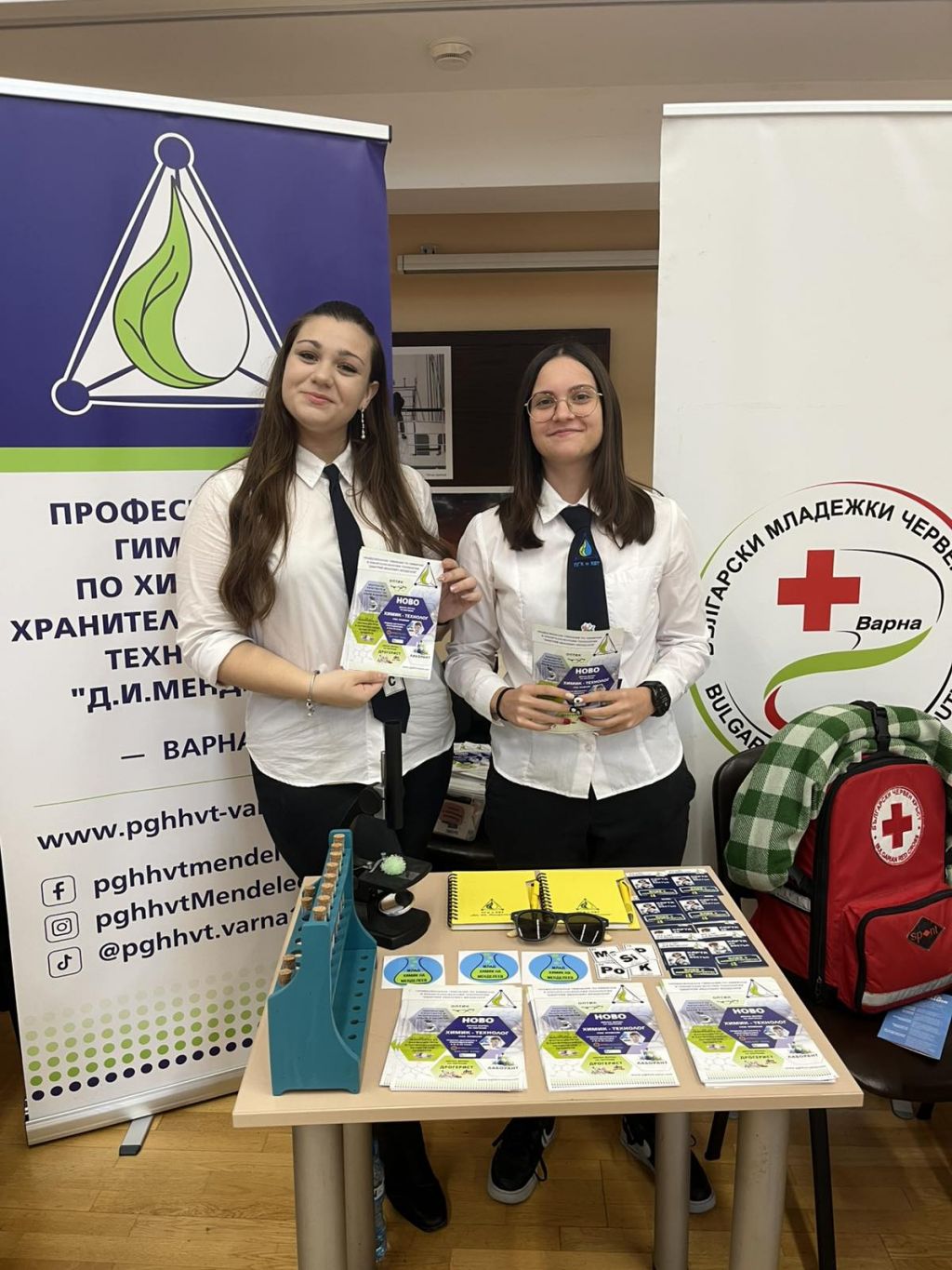 Ученическият съвет ни представи на изложението "На вълната на младите", организирано от Националния младежки форум и Община Варна 1
